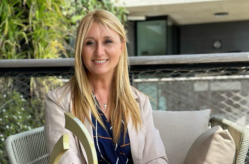 Sobrecarga, falta de reconocimiento, inseguridad… durante años se minimizó como algo «normal» del trabajo. Hoy sabemos que es un factor de riesgo psicosocial con consecuencias serias si no se aborda a tiempo.