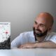 El escritor y cineasta Miguel Ángel Font Bisier presenta Cuando el mar se alza, un libro inclusivo sobre salud mental que aplica el diseño universal para acercar el bienestar emocional al mayor número posible de personas.